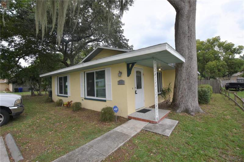 3 bedroom Single Family Residence at 928 E VALENCIA STREET, LAKESIDE ADD, LAKELAND — photo 1
