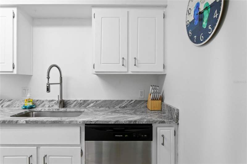 2 bedroom Condominium at 501 E Bay Drive #104, Magnolia Square Condo Inc, Largo — photo 5