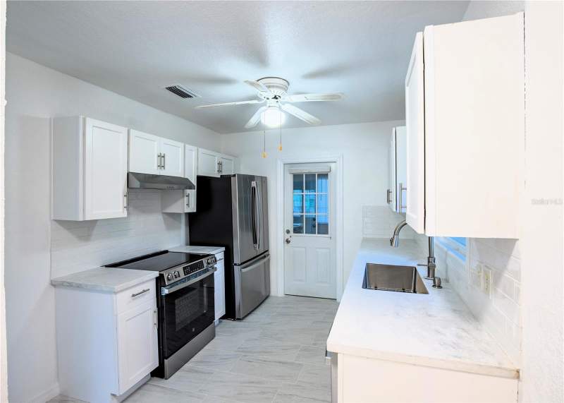 3 bedroom Single Family Residence at 944 Bruce Avenue, Mandalay Sub, Clearwater — photo 5