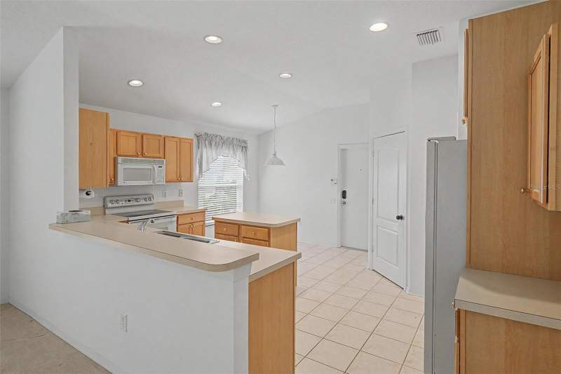3 bedroom Single Family Residence at 5526 Gallant Fox Court, Lexington Oaks Ph 02, Wesley Chapel — photo 3