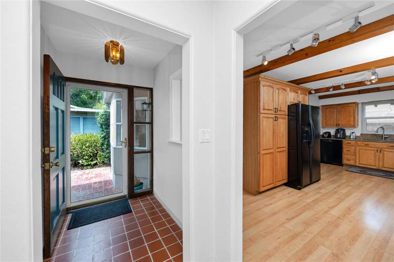5 bedroom Single Family Residence at 8161 22nd Avenue, Jungle Terrace, St Petersburg — photo 4