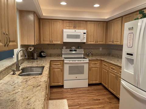 5624 Palm Aire Drive #V105, Sarasota FL - photo 8 of 18