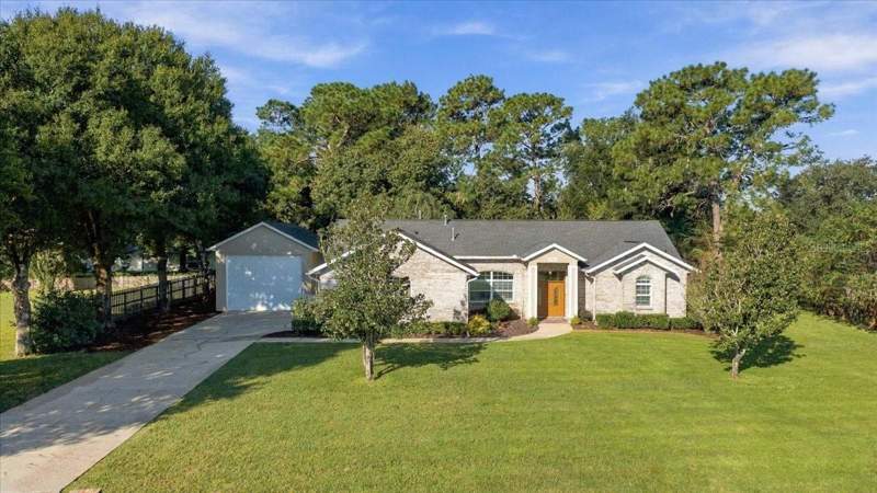 3 bedroom Single Family Residence at 5592 NE 61st Avenue Road, Silver Mdws Central, Silver Springs — photo 2