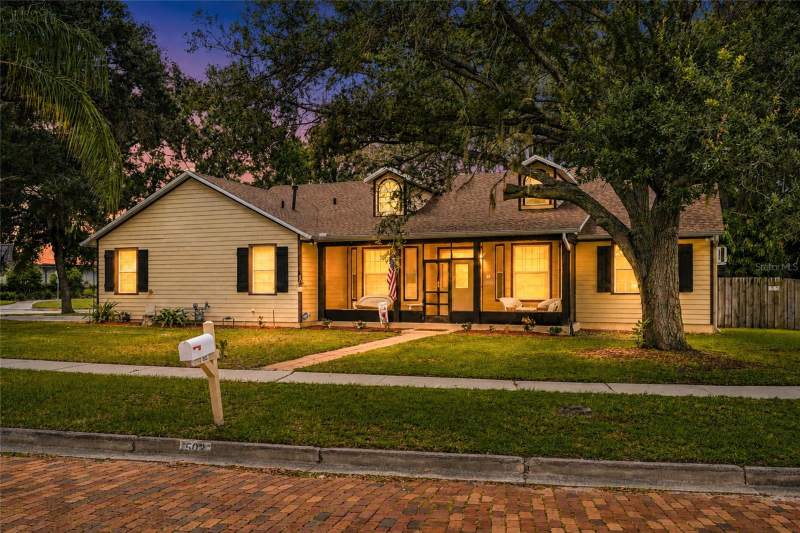 502 PALM DRIVE home for sale in Winter Garden Shores Rep