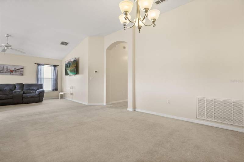 4 bedroom Single Family Residence at 675 Brookeshire Drive, Providence Drayton Woods, Davenport — photo 3