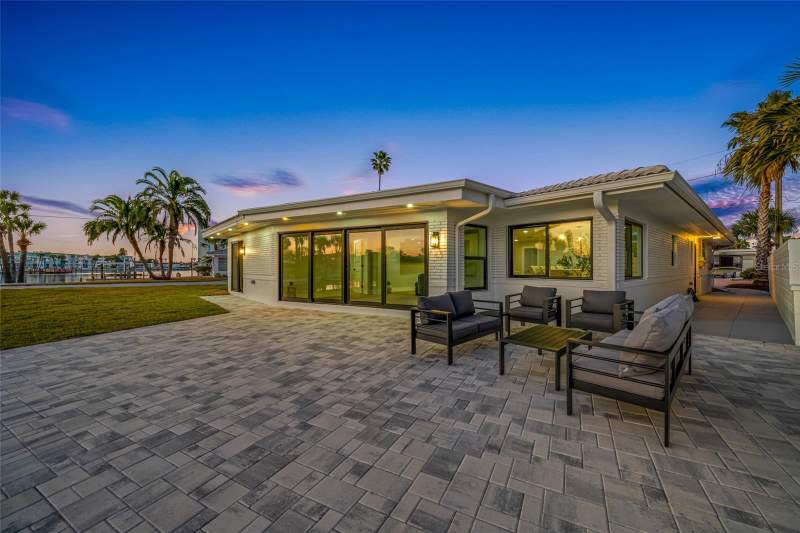 3 bedroom Single Family Residence at 370 59th Avenue, Bahia Shores 1st Add, St Pete Beach — photo 3