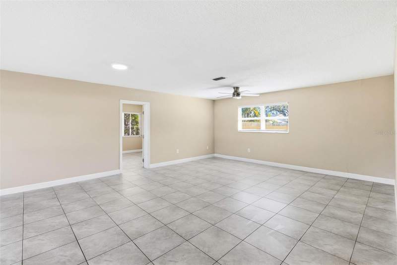 3 bedroom Single Family Residence at 6098 22ND AVENUE, GARDEN MANOR SEC 3 BLK 4 PT REP, ST PETERSBURG — photo 3