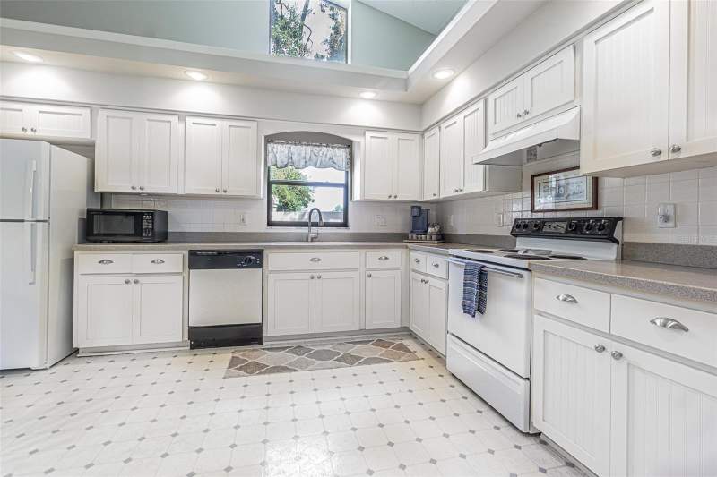 3 bedroom Single Family Residence at 13837 Leroux Drive, The Preserve At Fairway Oaks, Hudson — photo 3
