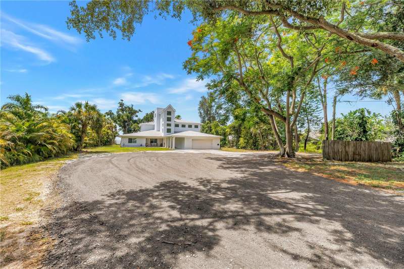 5 bedroom Single Family Residence at 2280 Pinellas Point Drive, Bradham Sub, St Petersburg — photo 2