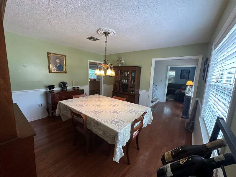 5 bedroom Single Family Residence at 1105 S 9th Street, Palmora Pk Anx, Leesburg — photo 3