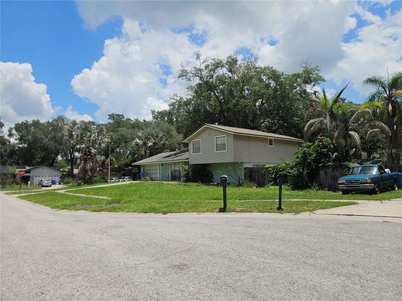 4 bedroom Single Family Residence at 1203 Lake Valrico Lane, Brandon Lakes, Valrico — photo 5