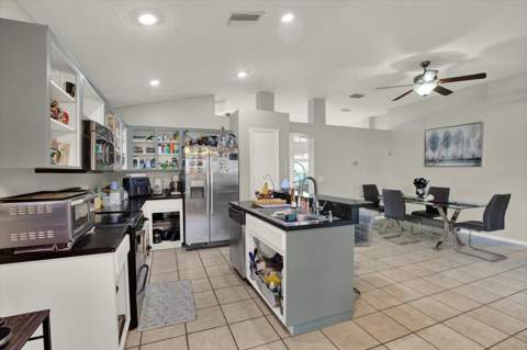 1507 Sakonnet Court, Brandon FL - photo 10 of 33