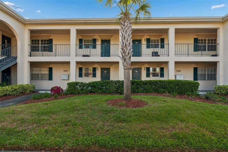 10314 CARROLLWOOD COURT #56 home for sale in The Grand At Olde Carrollwood