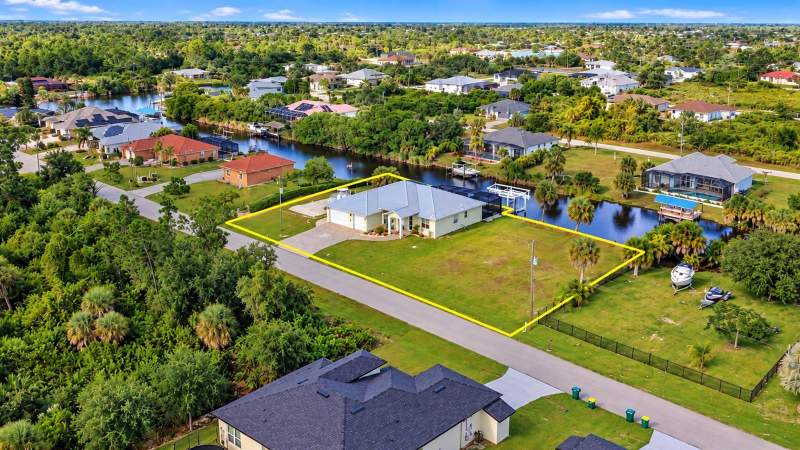3 bedroom Single Family Residence at 13662 Begonia Circle, Port Charlotte Sec 078, Port Charlotte — photo 4