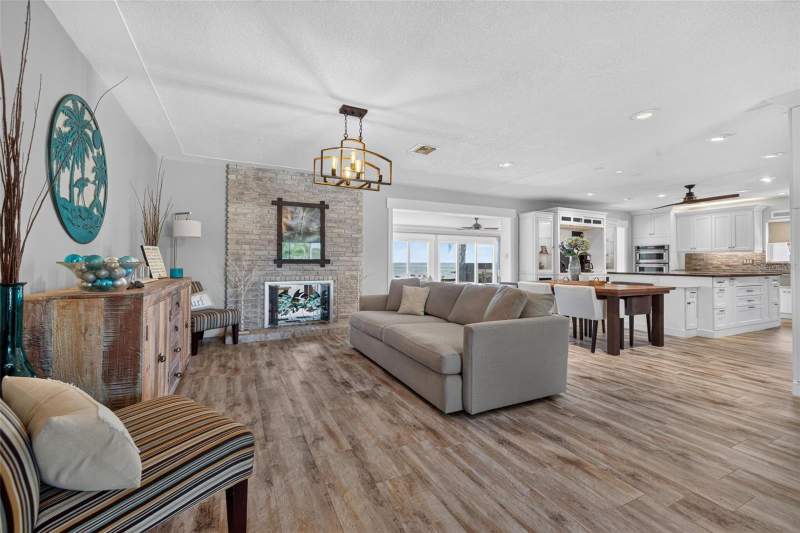 3 bedroom Single Family Residence at 2480 E Bay Isle Drive, Tropical Shores 3rd Add, St Petersburg — photo 4