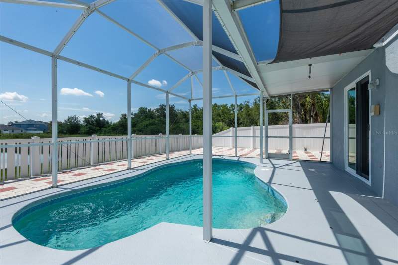 4 bedroom Single Family Residence at 10907 Golden Silence Drive, South Fork Unit 4, Riverview — photo 3