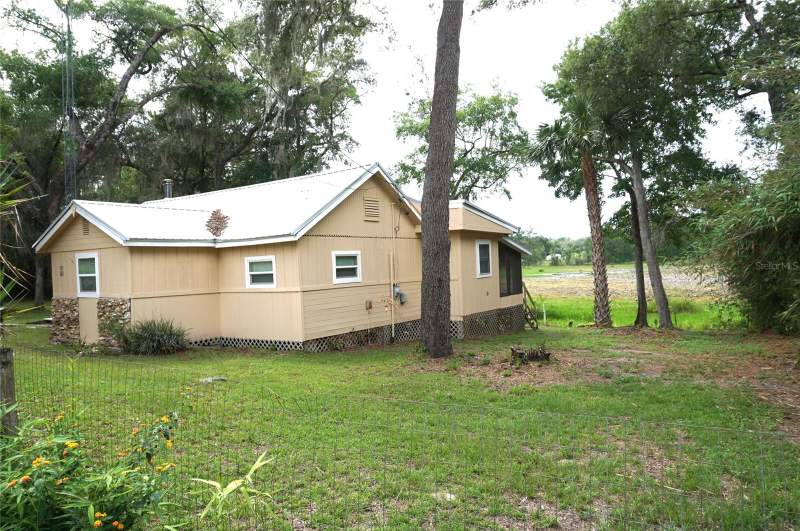 2 bedroom Single Family Residence at 5470 NE 165th Terrace Road, Silver Springs Campsites, Silver Springs — photo 5