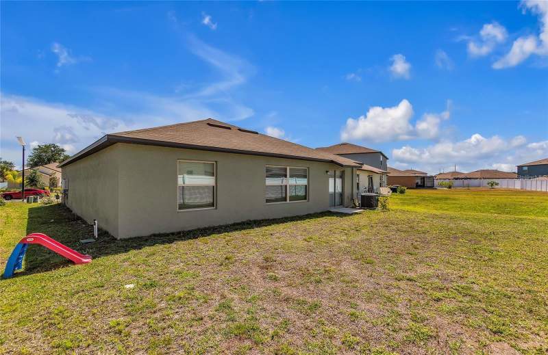 4 bedroom Single Family Residence at 10357 Scarlet Skimmer Drive, Southcreek Lot 14 Block 2, Riverview — photo 4