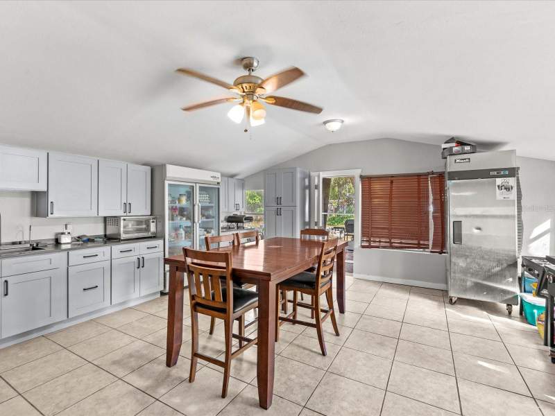 6 bedroom Single Family Residence at 12218 Elkton Avenue, Griffin Park, Hudson — photo 4