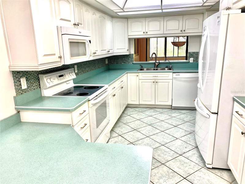 3 bedroom Townhouse at 661 Woodridge Drive, Lake Of The Woods Townhouse, Fern Park — photo 4