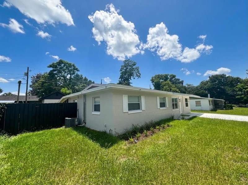 5 bedroom Single Family Residence at 1532 E Votaw Road, Breezy Heights, Apopka — photo 2