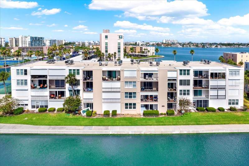 1 bedroom Condominium at 7625 Sun Island Drive #304, Bay Island Group 7, South Pasadena — photo 2
