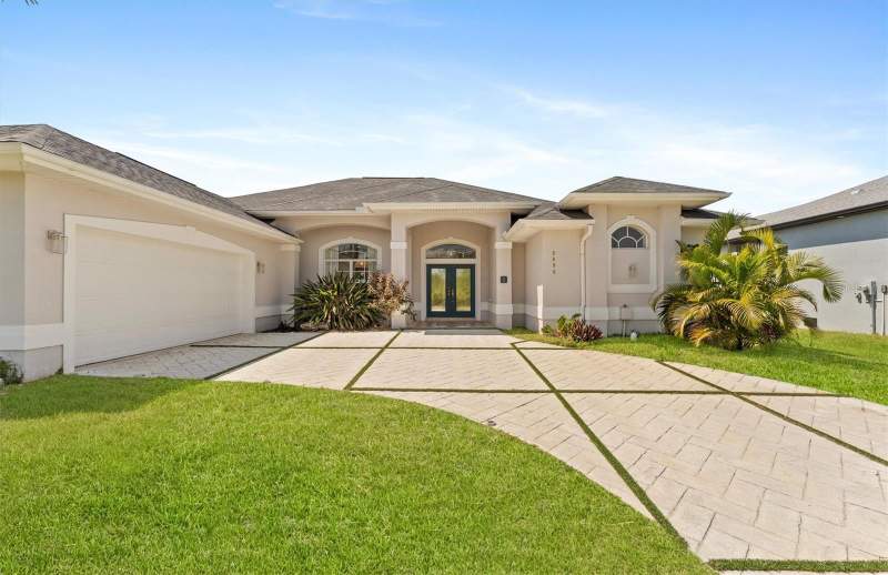 3 bedroom Single Family Residence at 8090 Arlewood Circle, Port Charlotte Sec 093, Port Charlotte — photo 2
