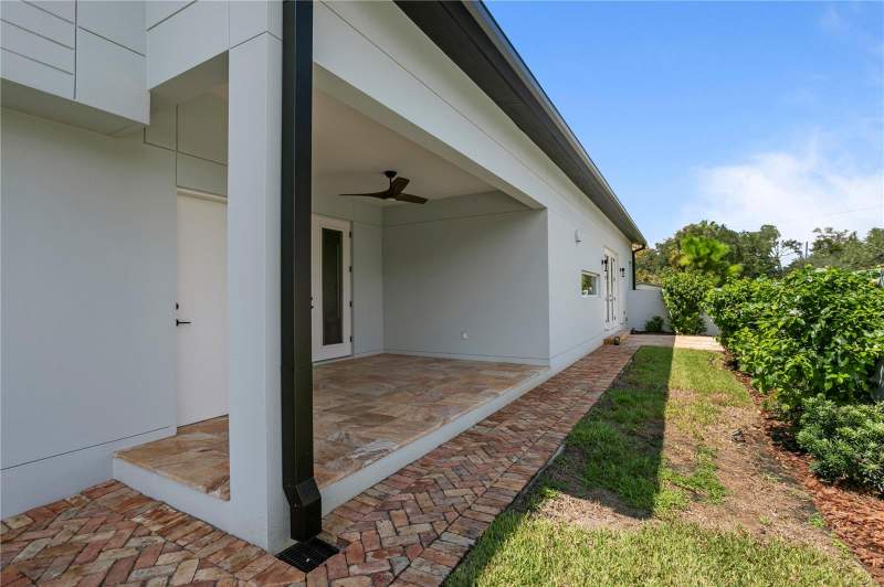4 bedroom Single Family Residence at 300 43rd Avenue, Laughners Sub, St Petersburg — photo 5