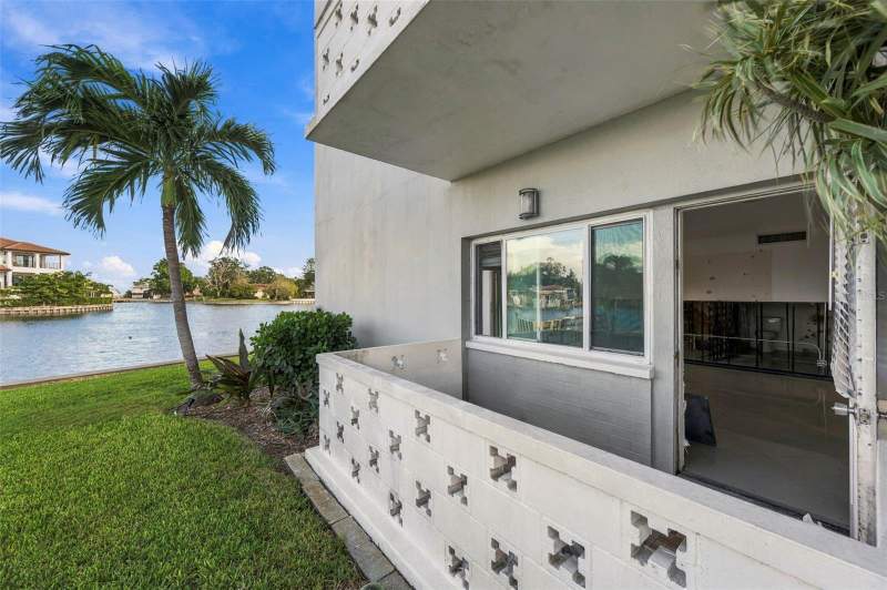 2 bedroom Condominium at 1365 Snell Isle Boulevard #1A, Brightwaters Tower Of Snell Isle, St Petersburg — photo 2