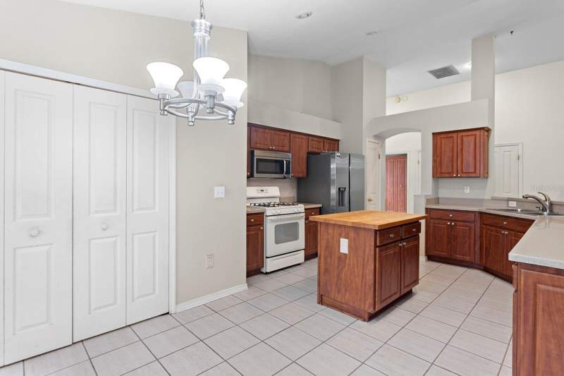 5 bedroom Single Family Residence at 10420 Springrose Drive, Westchase Section 115, Tampa — photo 5