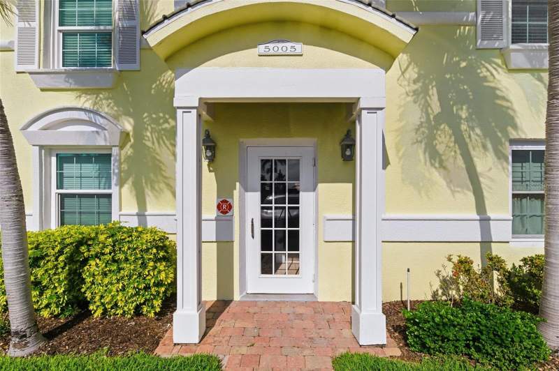 1 bedroom Condominium at 5005 Coquina Key Drive #E, Waterside At Coquina Key South, St Petersburg — photo 2