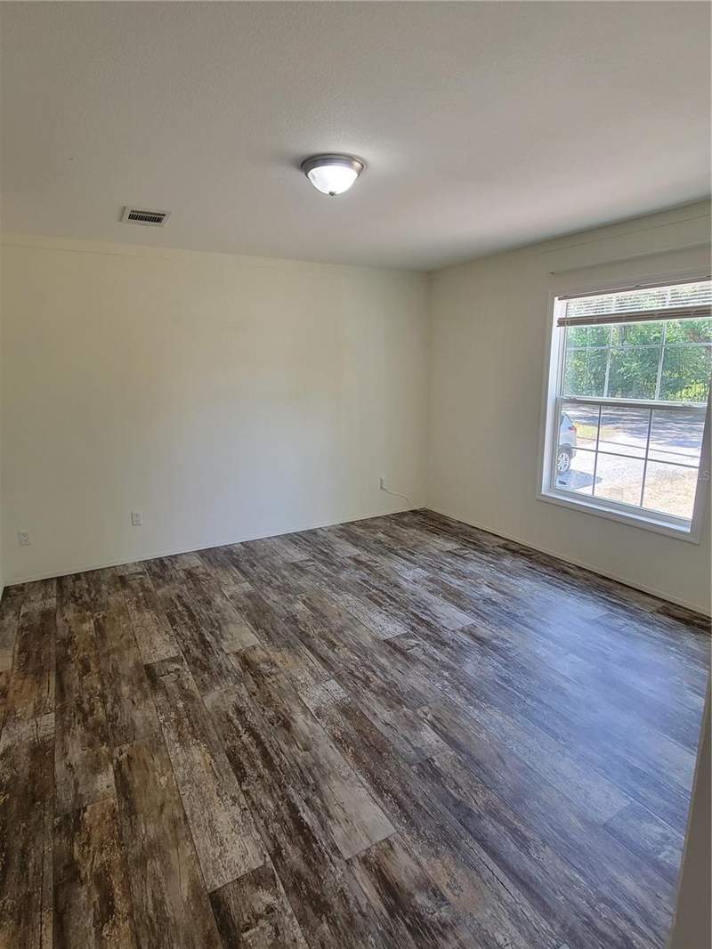 3 bedroom Manufactured Home at 2435 Myer Avenue, Edgewood Park Add, Leesburg — photo 5