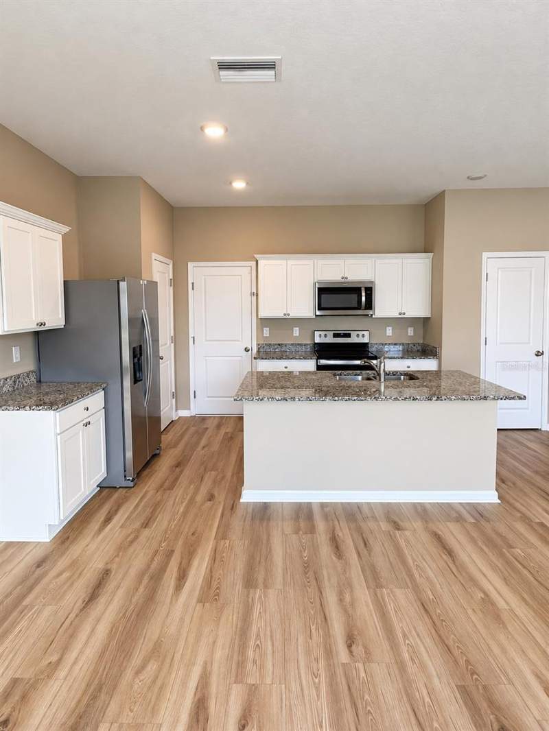 3 bedroom Single Family Residence at 35139 White Water Lily Way, Hidden Crk Ph 1 & 2, Zephyrhills — photo 4