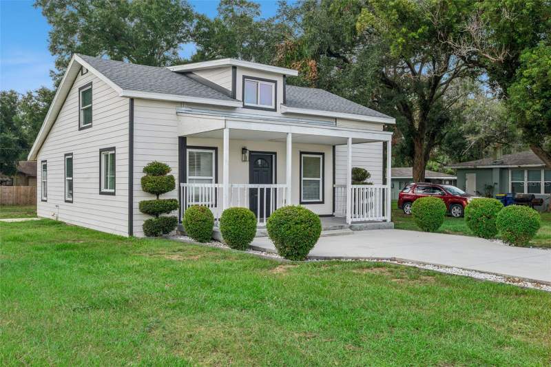 5 bedroom Single Family Residence at 306 S Disston Avenue, Minneola, Minneola — photo 2