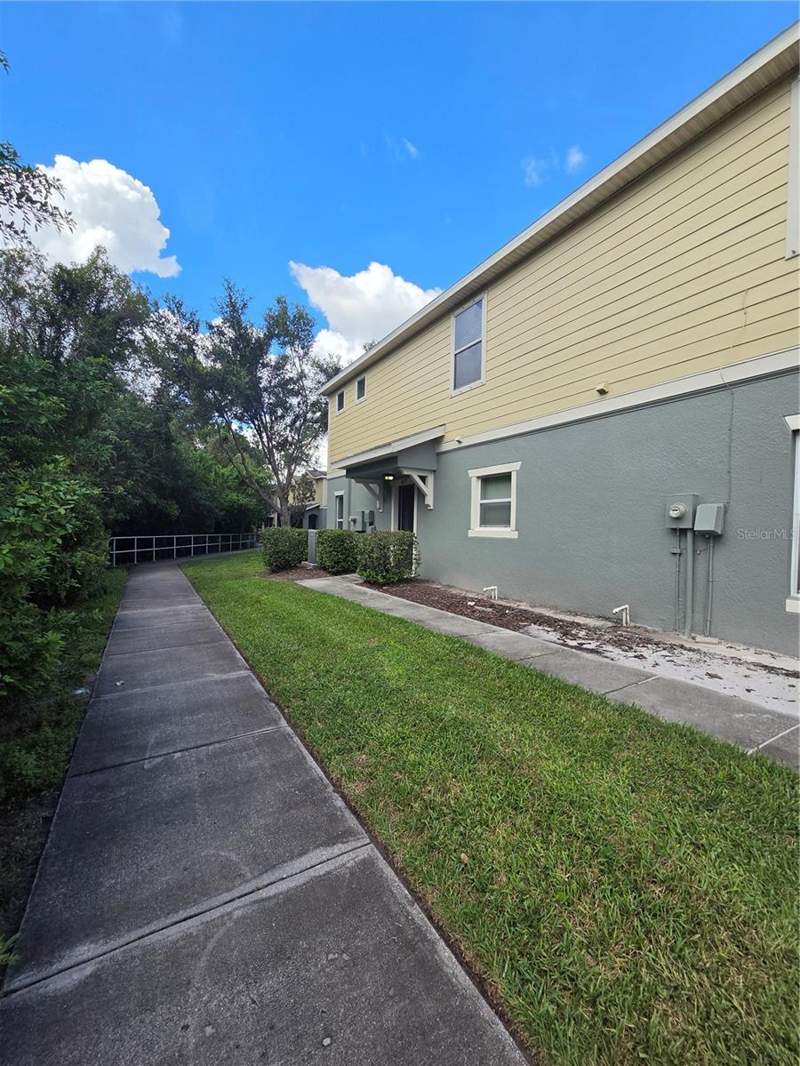 2 bedroom Townhouse at 4617 Somerset Hill Lane, Magnolia Park Central Ph B, Riverview — photo 2