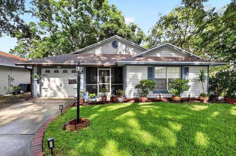 852 FRANKLIN CIRCLE home for sale in Franklin Square
