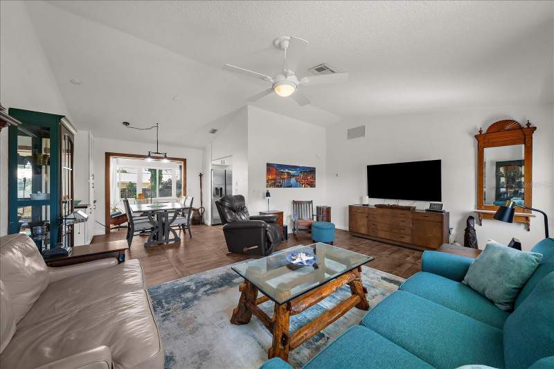 2 bedroom Single Family Residence at 340 Fordham Road, South Venice, Venice — photo 4