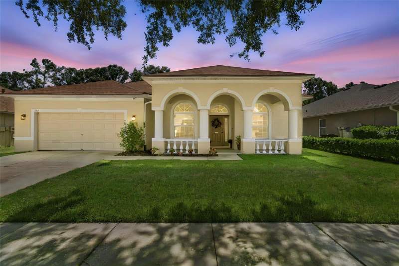 1815 WINN ARTHUR home for sale in Lumsden Pointe