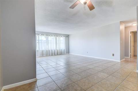 5220 Brittany Drive #509, St Petersburg FL - photo 10 of 38