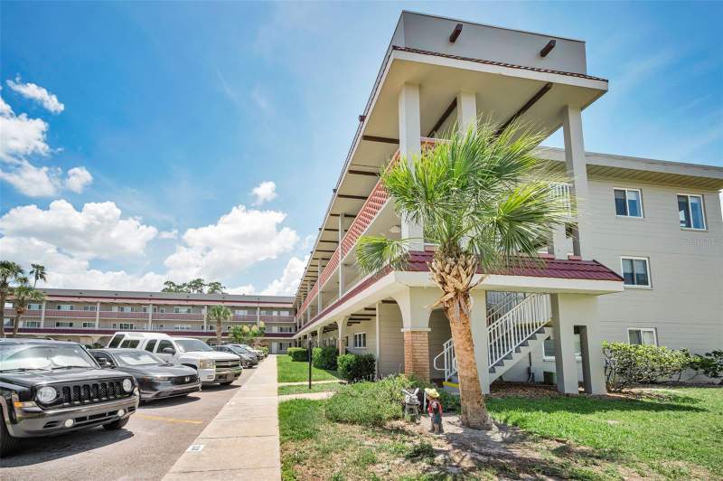 2 bedroom Condominium at 2072 Australia Way #32, On Top Of The World, Clearwater — photo 2