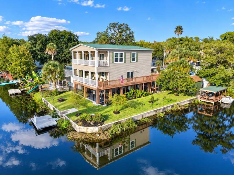 Weeki Wachee Shores