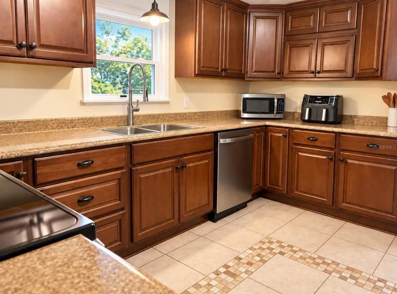4 bedroom Manufactured Home at 8809 Treasure Island Road, Leesburg, Leesburg — photo 4