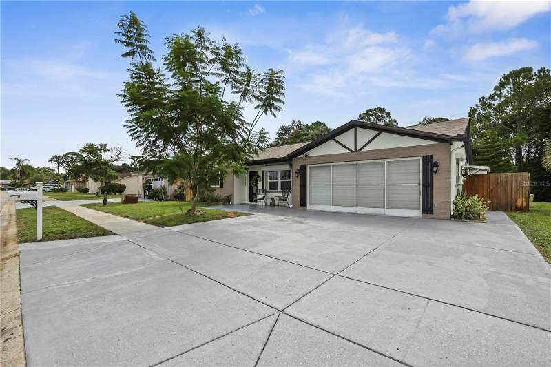 3330 GLENSIDE DRIVE home for sale in Colonial Hills