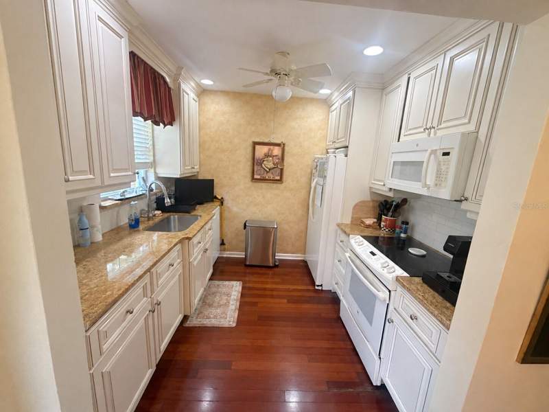 3 bedroom Single Family Residence at 1323 S Shade Avenue, Rustic Lodge 2, Sarasota — photo 3
