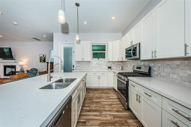 4 bedroom Single Family Residence at 2430 6th Avenue, Chevy Chase, St Petersburg — photo 3