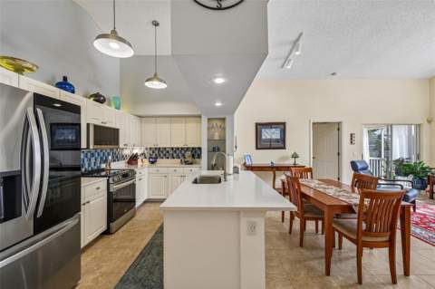 7266 Eleanor Circle #203, Sarasota FL - photo 10 of 33