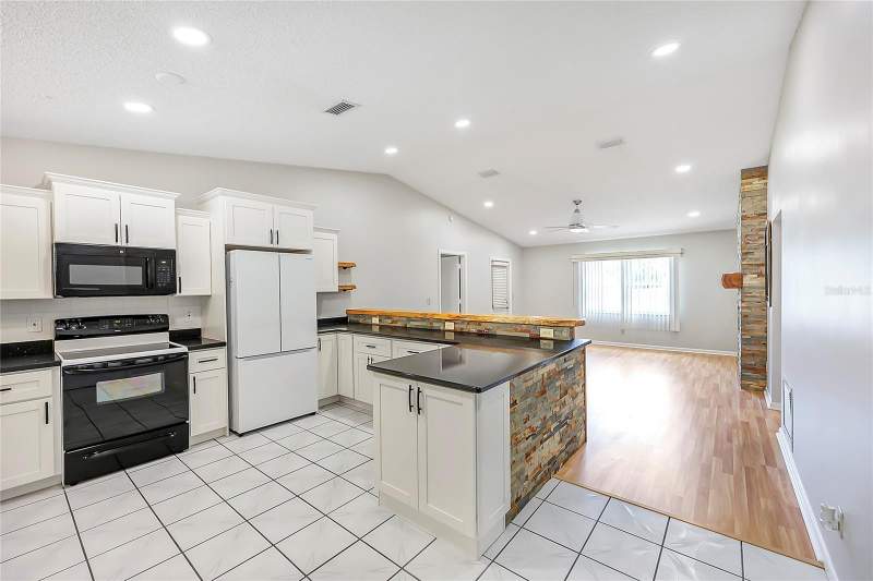 2 bedroom Villa at 9314 SW 97th Lane #A, On Top/The World Re 1B, Ocala — photo 4