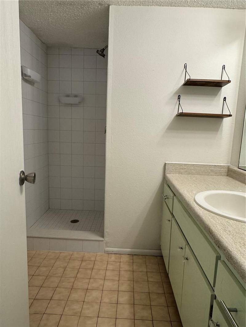 2 bedroom Condominium at 1126 King Arthur Court #413, King Arthurs Court Condo, Dunedin — photo 5