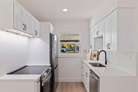 5769 Dartmouth Avenue, St Petersburg FL - photo 10 of 32