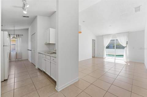 1043 Soaring Eagle Lane, Kissimmee FL - photo 16 of 64